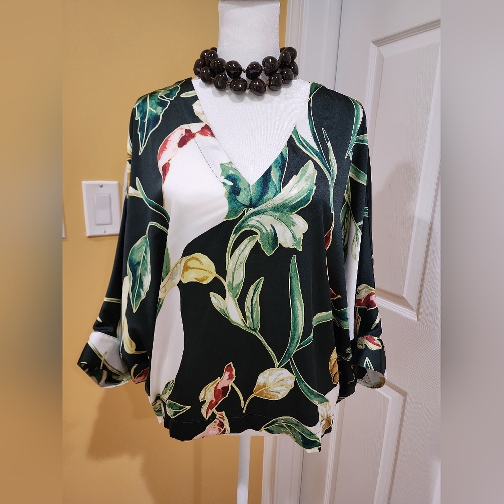 WHBM Top